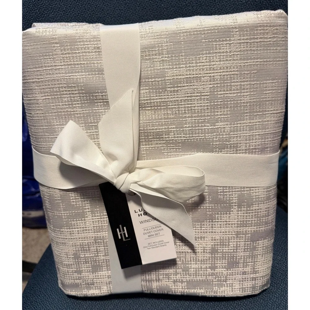 Luxury Duvet Cover Full/Queen Silver White NWT‎ Texture 3pc Set 2 Std Shams